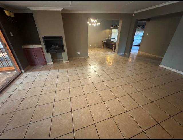 4 BEDROOM HOUSE FOR SALE IN AERORAND